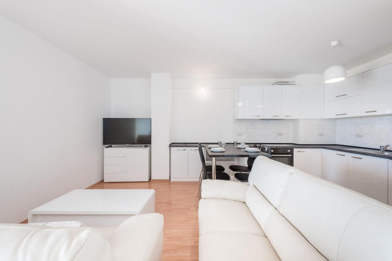 Apartments Mrs Brightside Split Bagian luar foto