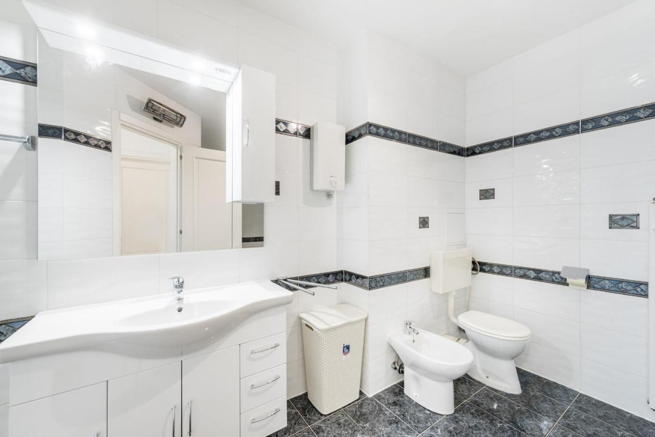 Apartments Mrs Brightside Split Bagian luar foto