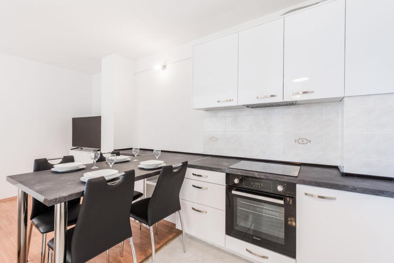 Apartments Mrs Brightside Split Bagian luar foto