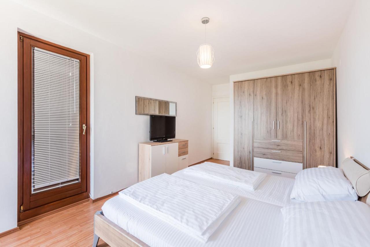 Apartments Mrs Brightside Split Bagian luar foto