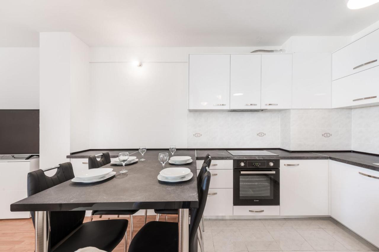 Apartments Mrs Brightside Split Bagian luar foto