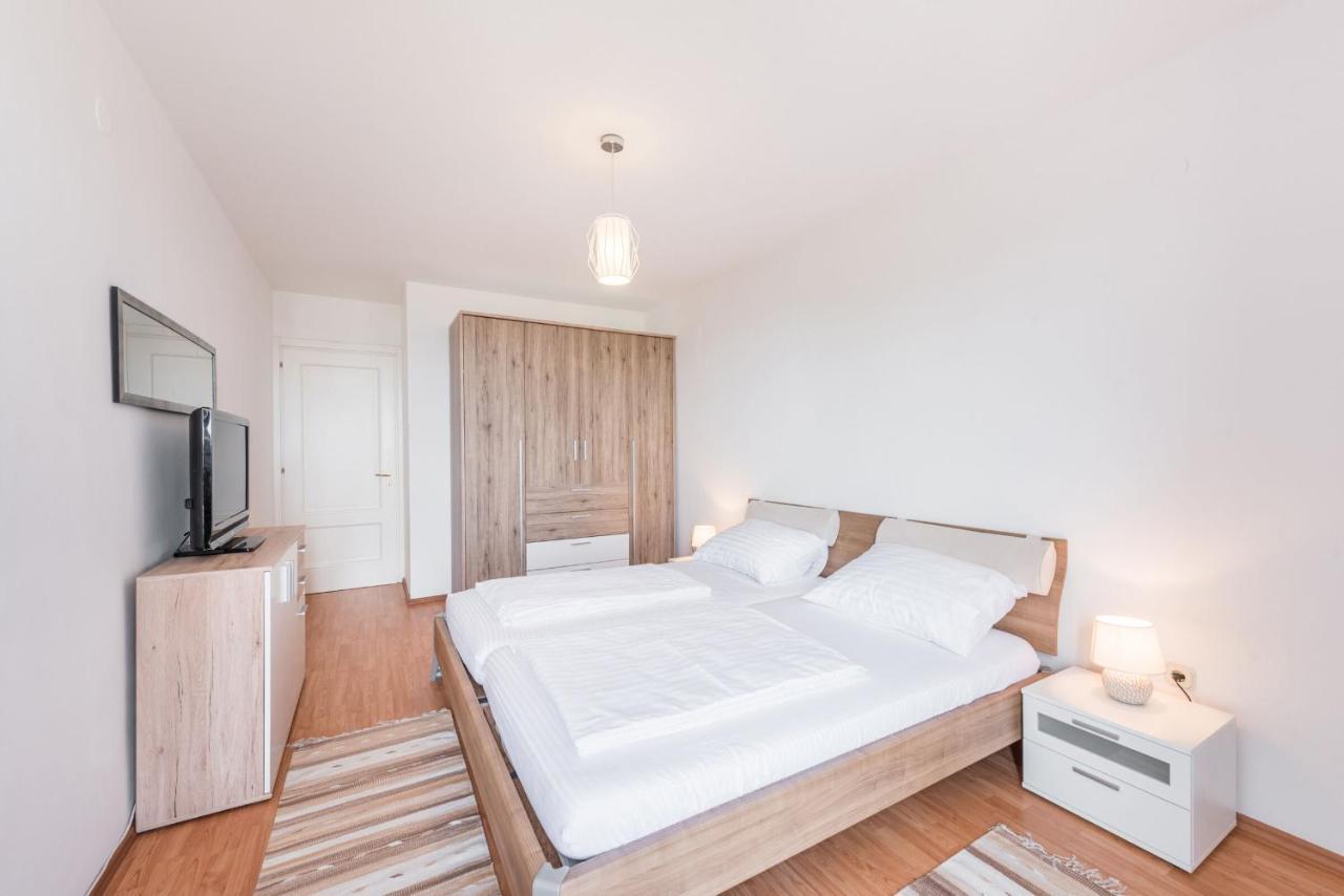 Apartments Mrs Brightside Split Bagian luar foto