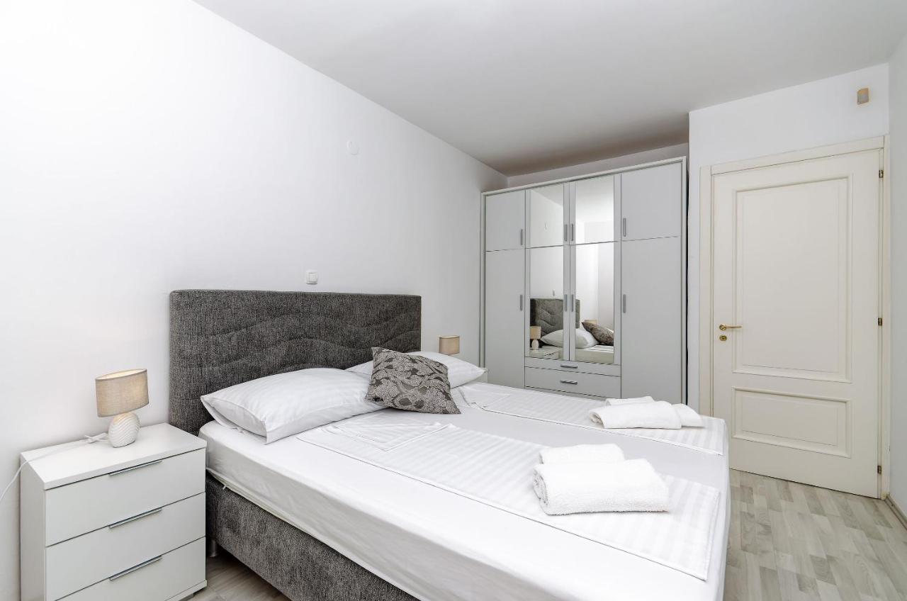 Apartments Mrs Brightside Split Bagian luar foto
