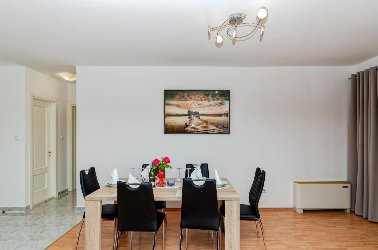 Apartments Mrs Brightside Split Bagian luar foto