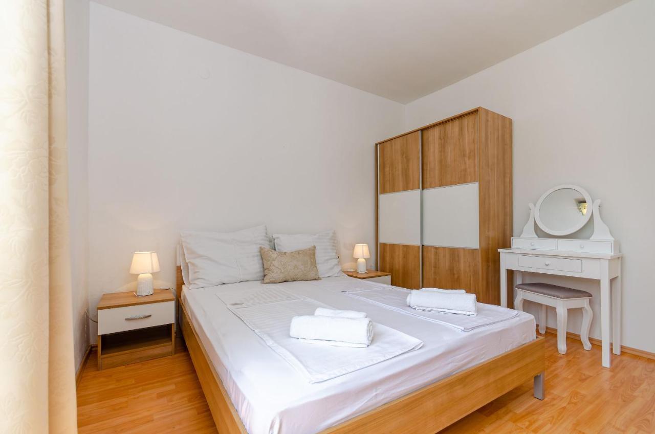 Apartments Mrs Brightside Split Bagian luar foto